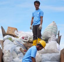 PTTEP Indonesia-Kemenkomarves Raih Penghargaan di Vietnam untuk Program Bank Sampah di Kabupaten Toba