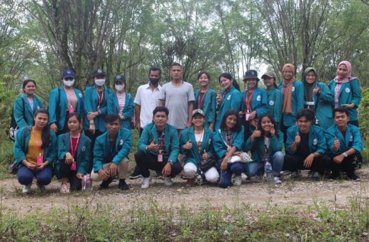 Mahasiswa KKN Unimed Jelajah Perkebunan Gambir dan Pasarkan Teh Petani Pakpak