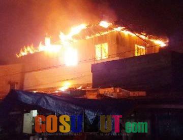 Satu Unit Ruko di Pasar Tradisional Marelan Musnah Terbakar