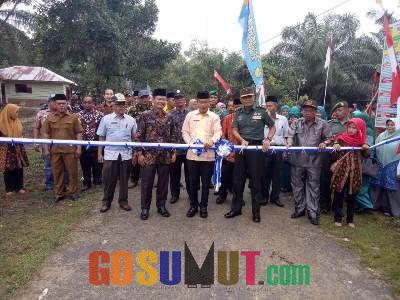Pencanangan TNI Manunggal KB Kes Tingkat kabupaten Di Desa Siali-ali