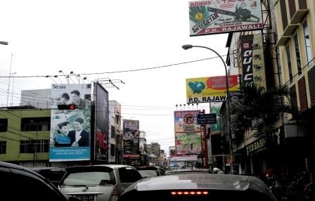 Pemko Medan Dinilai Gagal Menertipkan Papan Reklame yang tak Sesuai Aturan