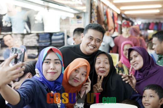 Bobby Nasution Disambut Histeris di Pasar Petisah