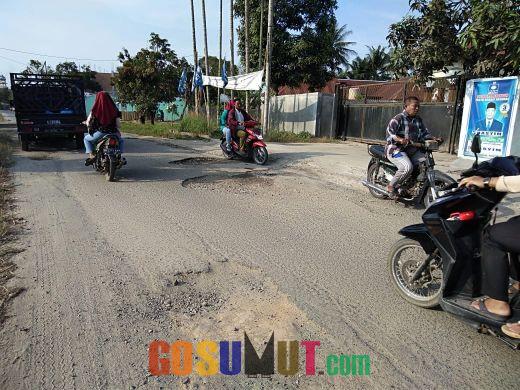 Akses Jalan Menuju Kota Perbaungan Rusak, Aktivitas Masyarakat Desa Melati II Terganggu
