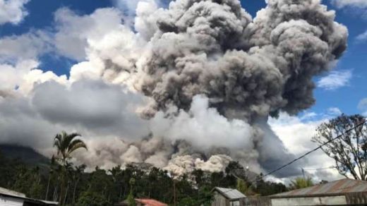 Dampak Erupsi Gunung Sinabung, Sejumlah Penerbangan AirAsia Ditunda