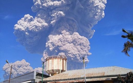 Erupsi Gunung Sinabung Mencapai Setinggi 5 Km