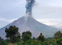 Sinabung Erupsi lagi, Semburkan Abu Vulkanik Setinggi 2.800 meter
