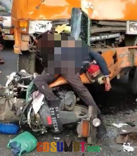 Kecelakaan Maut di Jalinsum Pasar Mereng Asahan, Pengendara Sepeda Motor VS 2 Truck Tronton