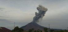 Erupsi Lagi, Gunung Sinabung Luncurkan Abu Vulkanik  Hingga Langkat
