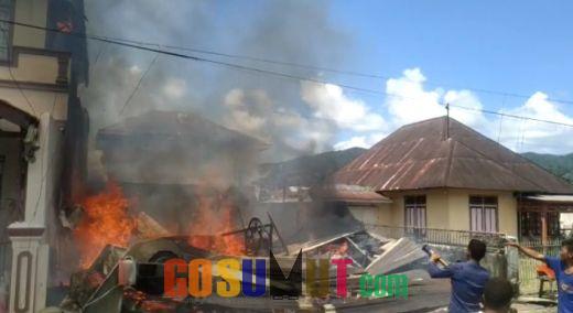 Satu Unit Rumah Ludes Terbakar di Ujung Padang Kota Padangsidimpuan