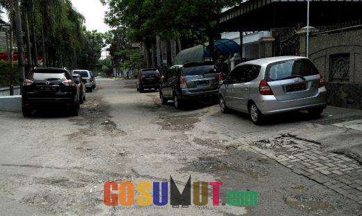 Jalan Sriwijaya Medan Rusak Parah, Pemko Medan Tutup Mata