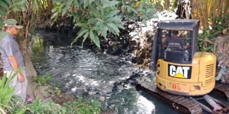 Dinas PU Terus  Normalisasi Sungai Selayang,  60 Truk Lumpur & Sampah Diangkut