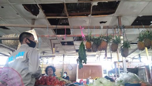 Kondisi Asbes di Pasar Sambas Rusak Selama Bertahun-tahun