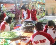 Polres Padangsidimpuan-Mahasiswa Dirikan Dapur Umum di Bagas Kopi