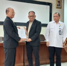 Terima SK Guru Besar, Prof Bahdin Nur Tanjung Komit Lakukan Pengabdian