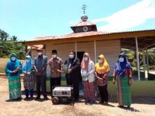 Usai Tertipu Oknum PLN, DDW Sambangi dan Beri Bantuan Warga Dusun Sidodadi