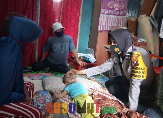 Dua Personel Bhabinkamtibmas Polres Labuhanbatu Sisihkan Rezeki untuk Bayi Hidrosefalus