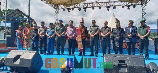 Selama Tiga Hari, Event Multi Etnis Budaya Nusantara Jadi Ajang Hiburan Rakyat di Danau Toba