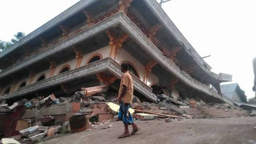 Gempa 6,4 SR Guncang Pidie Jaya, Mesjid Besar Uleegle Runtuh ke Bumi