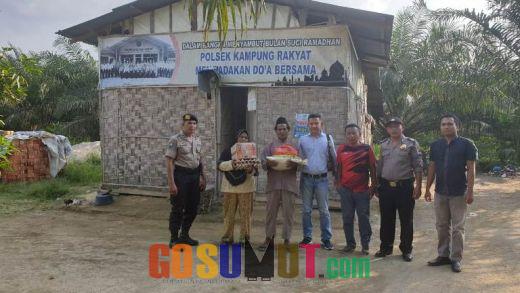 Polsek Kampung Rakyat Berikan Bantuan Sembako kepada warga Desa Air Merah