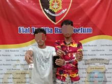 Ditangkap Polisi, 2 Sekawan Pamer Sabu di Mapolsek Kampung Rakyat