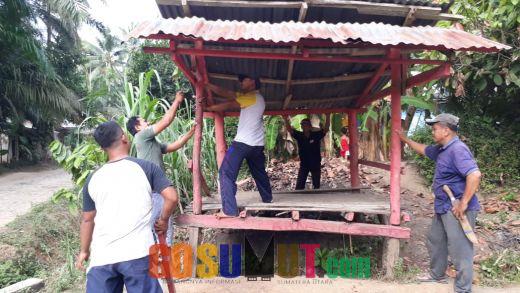 Peduli Lingkungan Untuk Kepentingan Bersama, Warga Dusun III Sei Alim Hasak Rutin Lakukan Gotong Royong