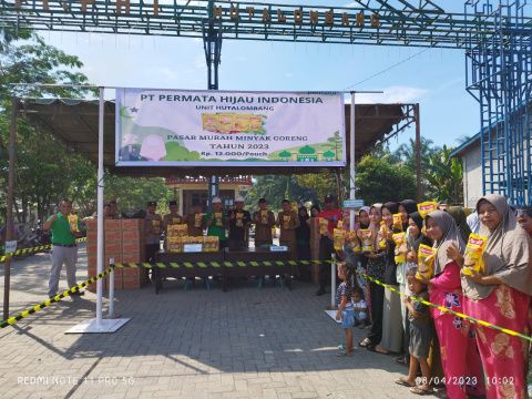 Permata Hijau Indonesia Unit Hutalombang Palas Gelar Pasar Murah Migor di Dua Titik  