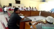 Astagfirullah... Meski Puasa, Pembahasan LKPJ TA 2018 DPRD Tanjungbalai Ribut dan Pelemparan Mic