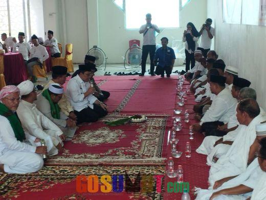 Pj Bupati Palas Tepung Tawari 276 Calon Jemaah Haji di Masjid Agung Al Munawwaroh