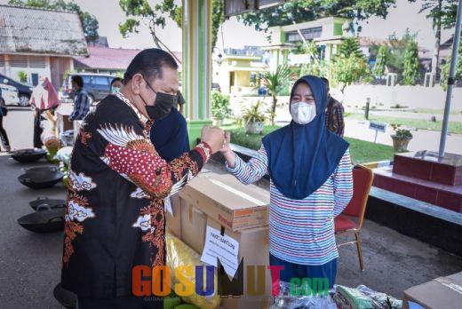 Walikota Serahkan Bantuan Pemprovsu Kepada UKM dan Binaan Dekranasda Padangsidimpuan