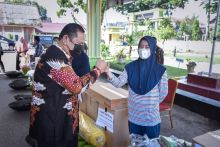 Walikota Serahkan Bantuan Pemprovsu Kepada UKM dan Binaan Dekranasda Padangsidimpuan