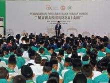 Jokowi Resmikan Program Bank Wakaf Mikro di Pesantren Mawaridussalam