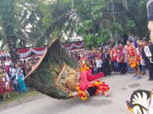 Kesenian Tradisional Reog Ponorogo Singa Palas Meriahkan Penyambutan Presiden Jokowi Di Medan 