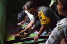 AKBP Frido Berangkatkan Pasien Gangguan Syaraf dan Gizi Kurang ke RS Adam Malik