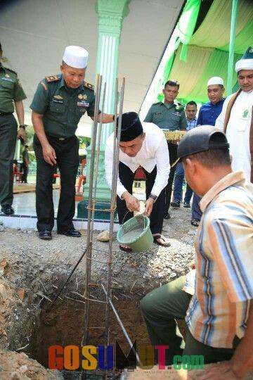 Plt Bupati Letakkan Batu Pertama Renovasi Masjid Baitul Hikmah Kodim 0209