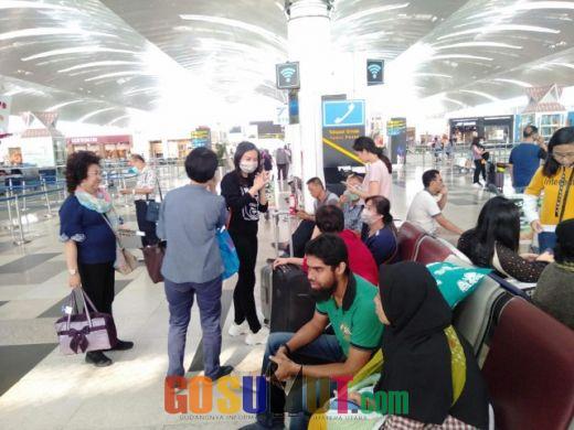 Takut Tertular Virus Corona, Pengguna Jasa Bandara Kualanamu Pakai Masker