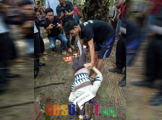 Pembunuh Mahasiswi di Desa Londut Jalani 22 Adegan Rekonstruksi