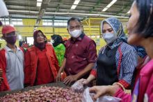 Bupati Sergai Ikut Grebek Dashyat di Pasar Rakyat, Ketersediaan Bahan Pokok Masih Cukup 