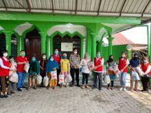 Yayasan Cahaya Kemakmuran Negeri & Kelenteng Yang A Khiang Bersama Kapolsek Medan Area Berbagi Paket Sembako dan Paket Lebaran