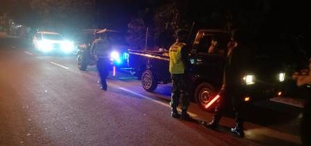 Mudik Dilarang, TNI-Polri di Lamongan Pelototi Plat Kendaraan Luar Daerah