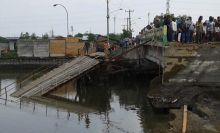 Sicanang Lumpuh Total, Jembatan Titi Dua Ambruk