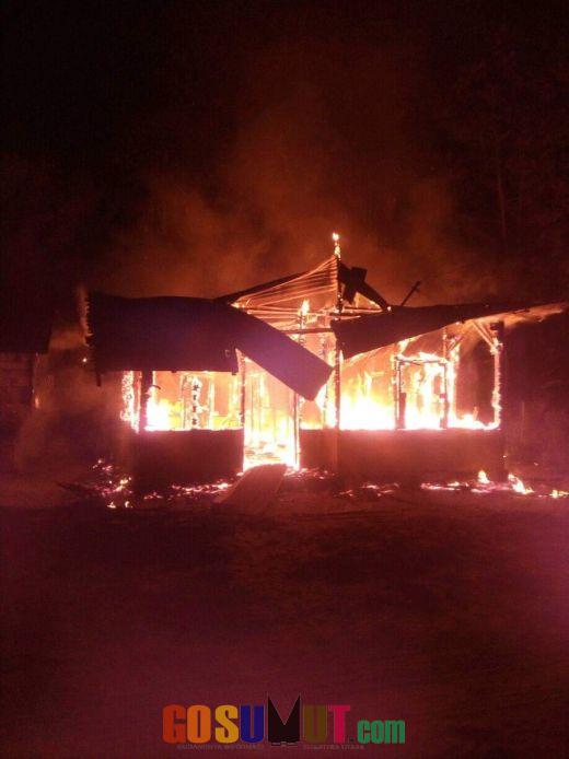 Ditinggal ke Warung,  Rumah Semi Permanen Ludes Dilahap Api