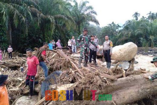 Pasca Banjir Bandang, Dinas Dukcapil Labura Jamin Proses Pengurusan Dokumen Kependudukan Korban Gratis