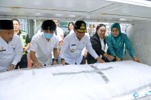Jenazah Walikota Gunungsitoli Tiba di Bandara Kualanamu, Pj Gubernur Doakan Sanak Keluarga Diberikan Ketabahan