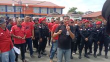 Kader PDI-Perjuangan Tapteng Demo Gedung DPRD