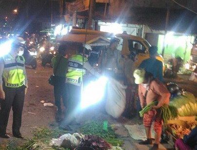 Atasi Kemacetan, Polisi Tertibkan PKL di Simpang Payageli