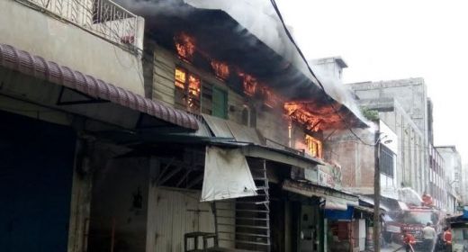 Jumat Membara ! Puluhan Ruko di Pasar Tavip Ludes Terbakar