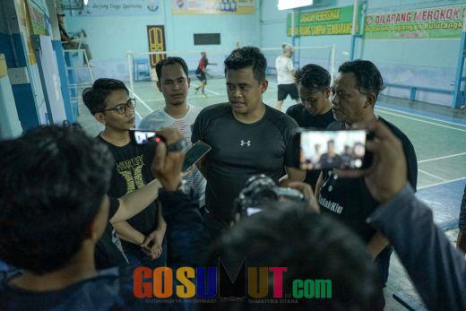 Momen HPN, Bobby Nasution Ajak Wartawan Medan Main Badminton