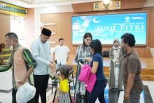 Gelar Open House, Ratusan Warga Padati Rumah Dinas Wali Kota Medan