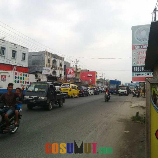 Jalan Lintas Medan Binjai Macet Sepanjang 4 Km