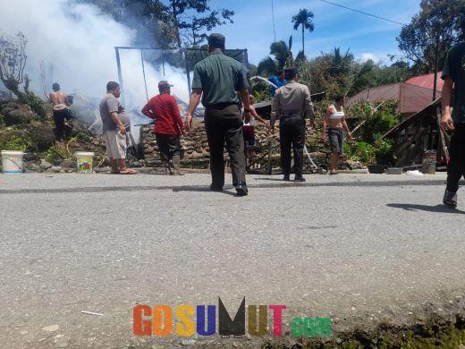 Kebakaran Landa 3 Rumah Warga di Desa Tombang Kaluang Madina, Kerugian Ditaksir Rp300 Juta
